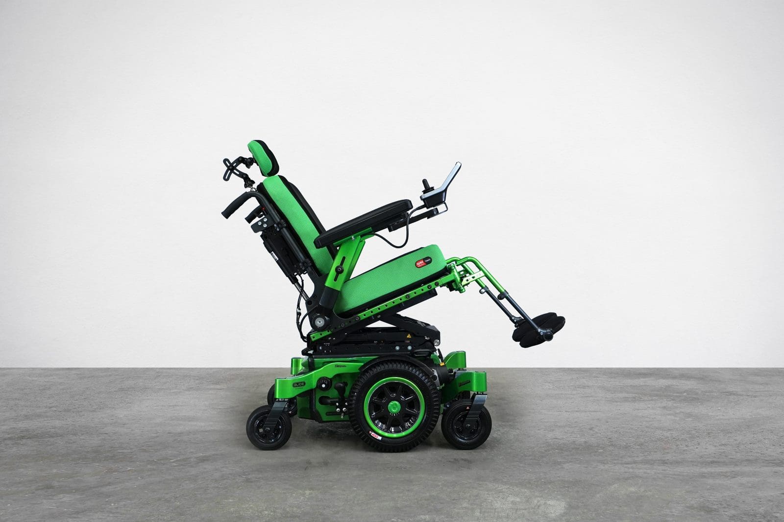 Glide Centro 2.0 Mid Wheel Drive Power Wheelchair - Image 3